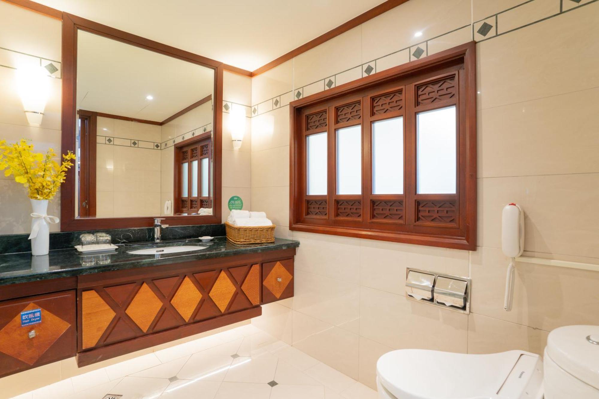 Formosan Naruwan Hotel T'ai-tung Exterior foto A bathroom in a hotel